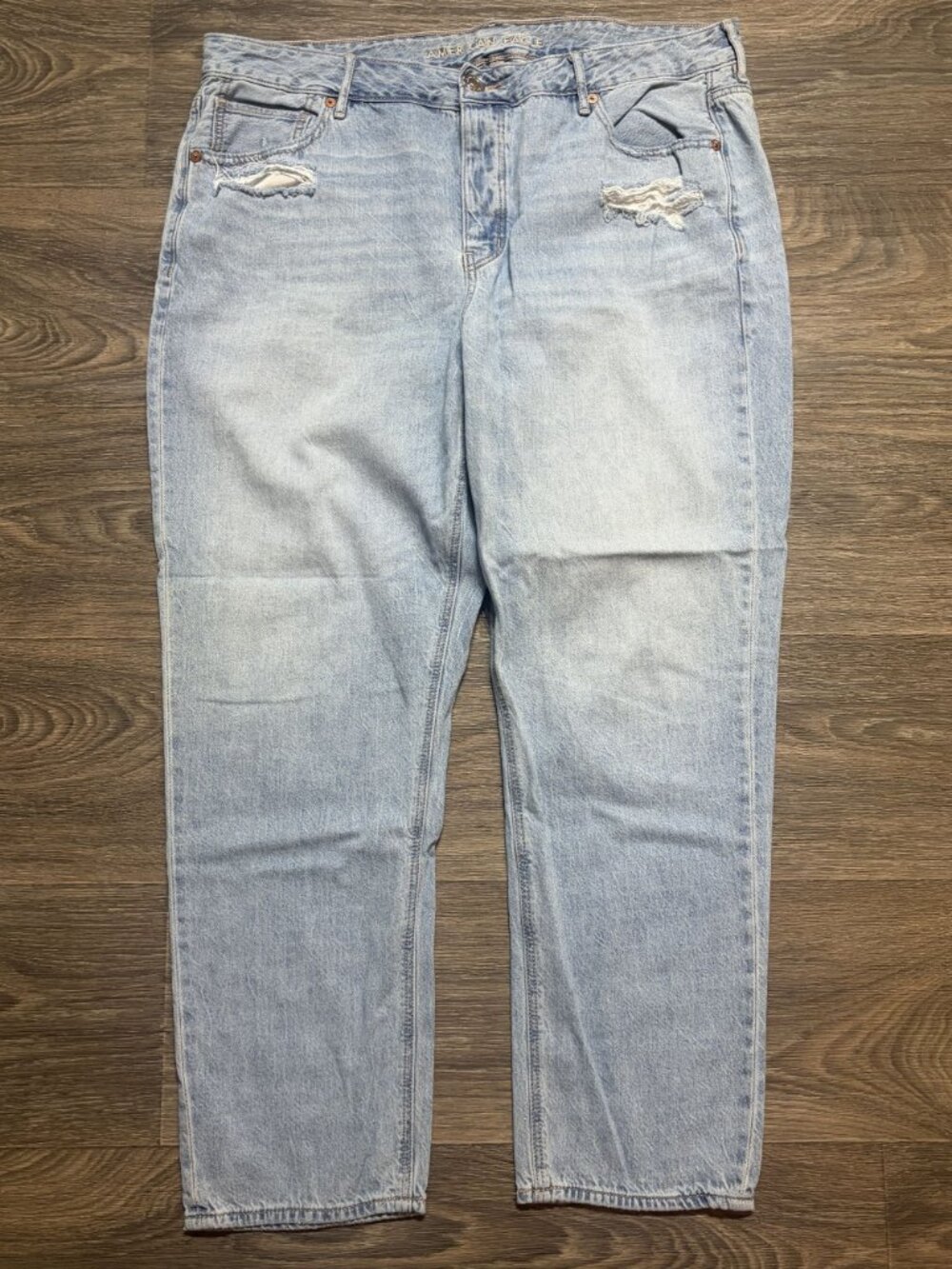 American Eagle Tomgirl Distressed Light Wash Jean 16 Straight Leg Relaxed Fit